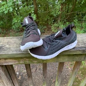 Under Armour HOVR Phantom RN sz 8.5 mens